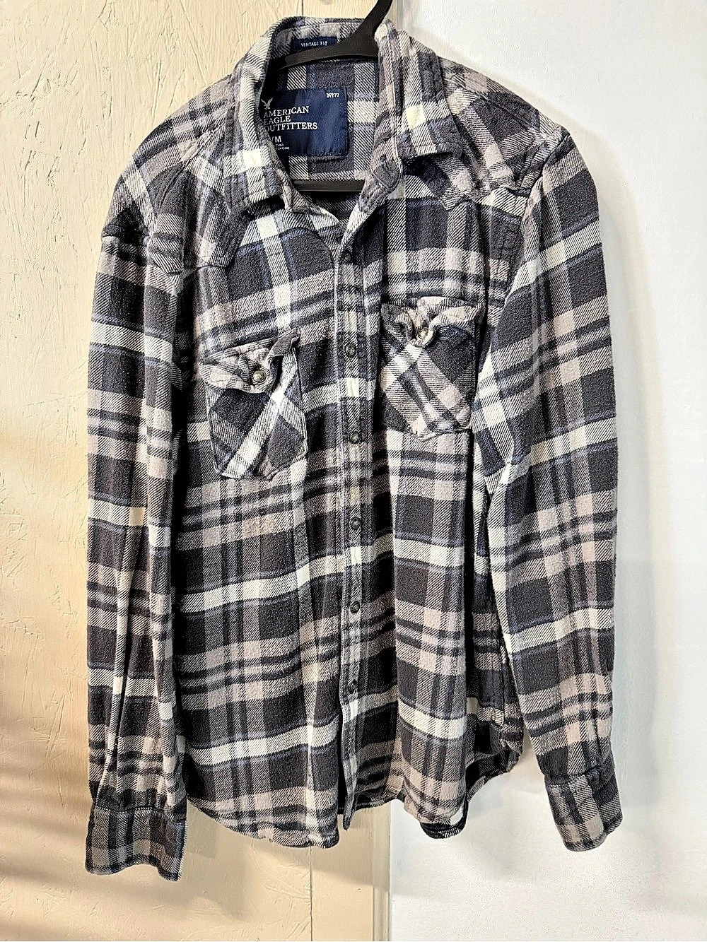 American Eagle Outfitters Vintage Fit Plaid Shirt in Gray & White Size Medium
